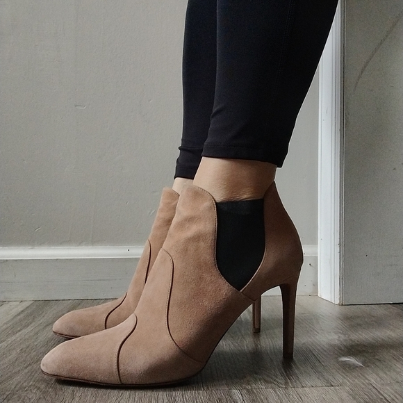 Alaia Elegant Suede Tan Women's Heeled Ankle Boots - Picture 2 of 16